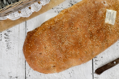 Chleb słonecznikowy - tradycyjny chleb mieszany, posypany sezamem